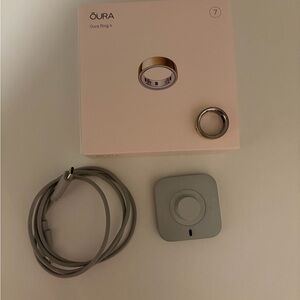 Oura Ring Gen 4 Gold Smart Ring with Charger and Box